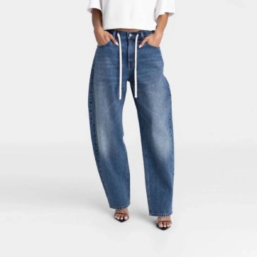 NWT KBB by KAHLANA Women's Mid-Rise Barrel Leg 'The Lynnox Jean' - Dark Wash - 4 - Picture 1 of 9